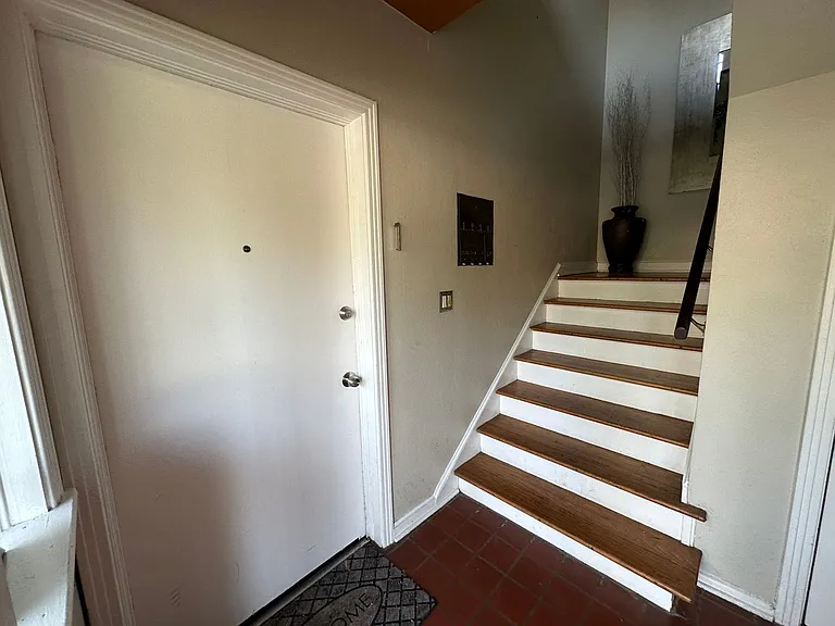 3018 Oak St — Photo 3