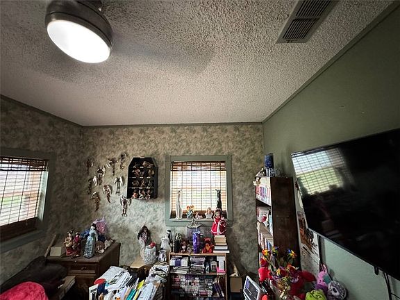 2nd image of 350 Quail Meadow Rd