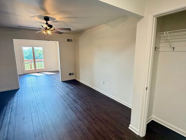 33 Park View Dr — Photo 2