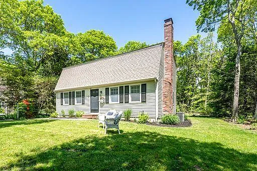 Building Photo - 12 Pinehurst Dr