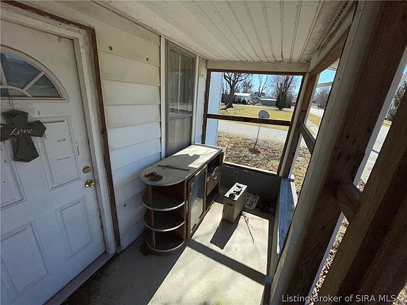 3rd image of 136 N Franklin Street