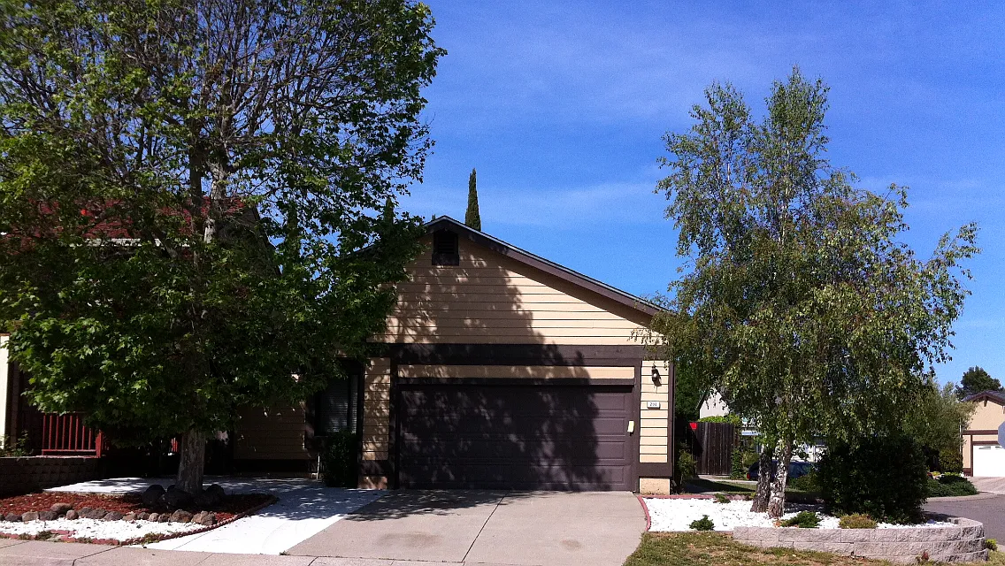 202 Brighton St photo 1