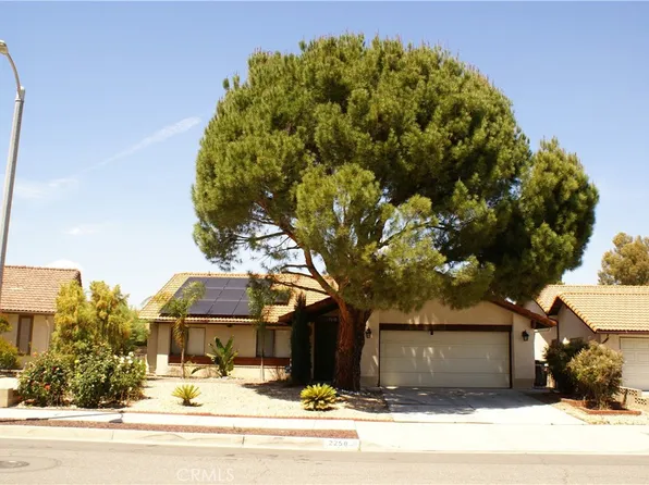 2250 Redwood Dr, Hemet, CA 92545