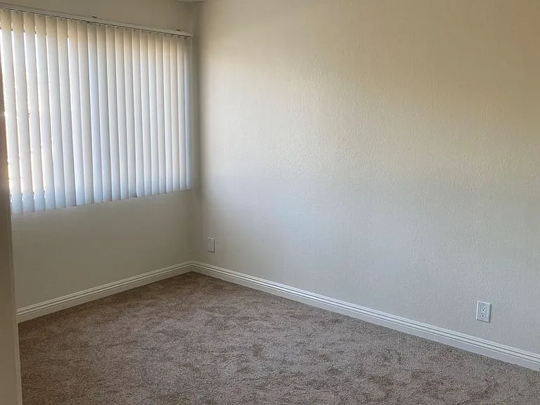 Rayen Apartments — Photo 11