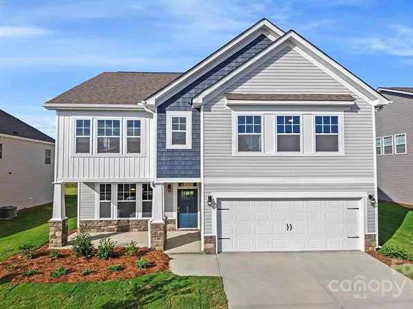 606 Fox Cove Rd, Hendersonville, NC 28792