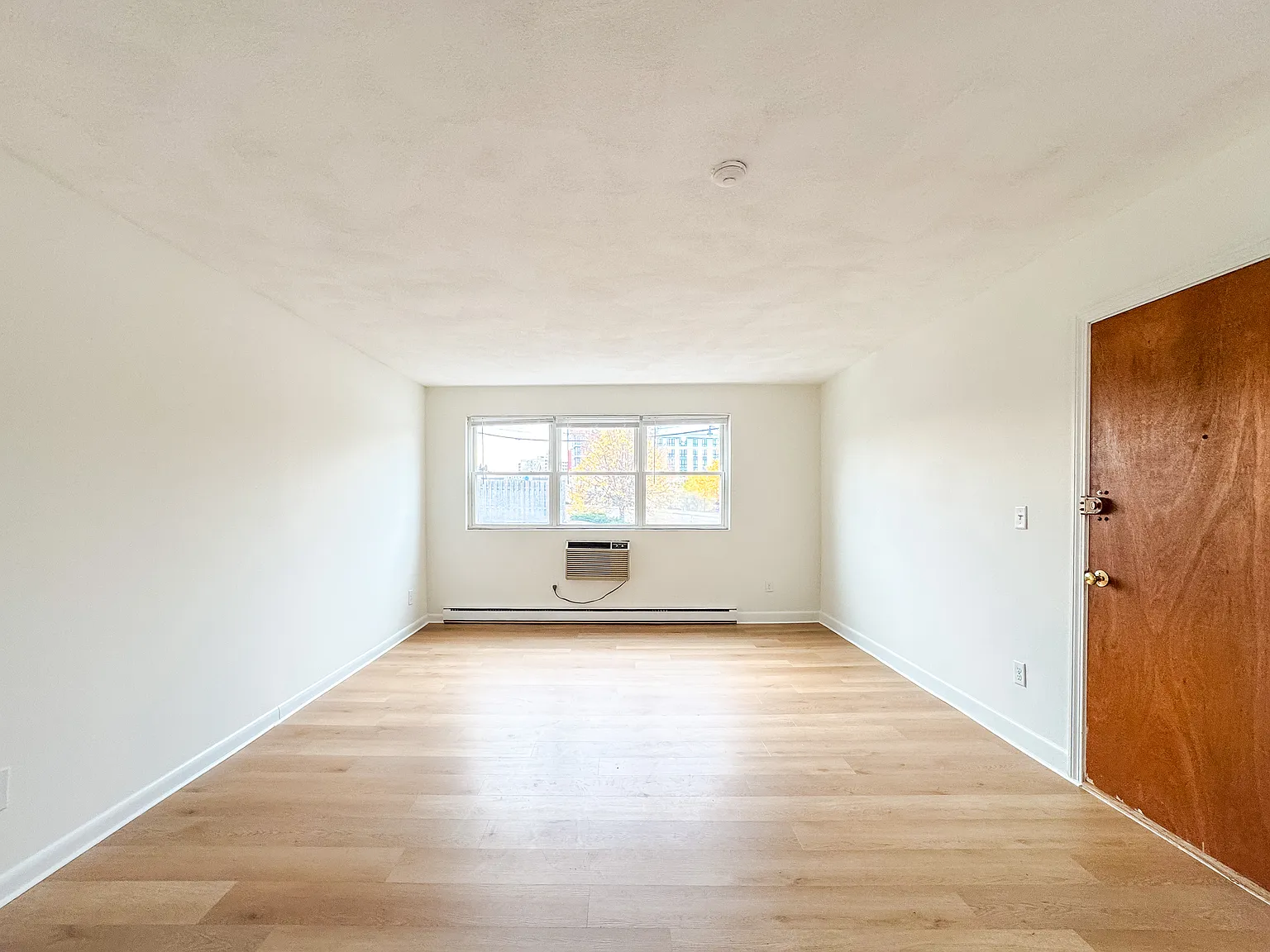 2 bed, 940 sqft, $2,400 — Photo 4