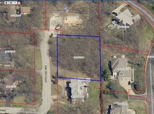 4 Oak Hill Ct, Willowbrook, IL 60527