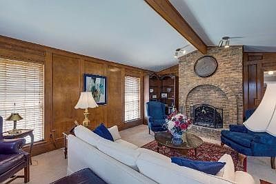 3rd image of 3305 Lakeside Dr