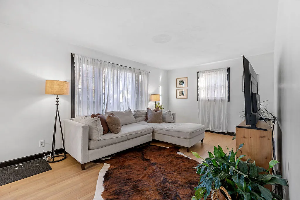 3 bed, 2215 sqft, $2,950 — Photo 4