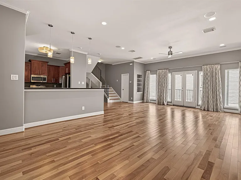 1107 Saint Charles St — Photo 10