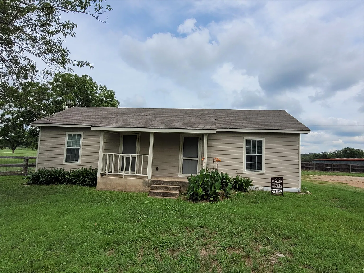 2 bed, 1.0 bath, 1000 sqft, $1,200 — Photo 2