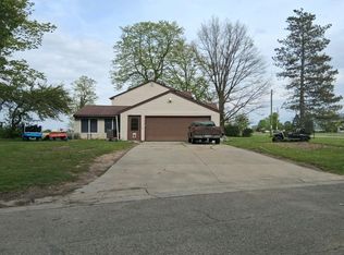 147 Oak Meadows Dr, Bryan, OH 43506