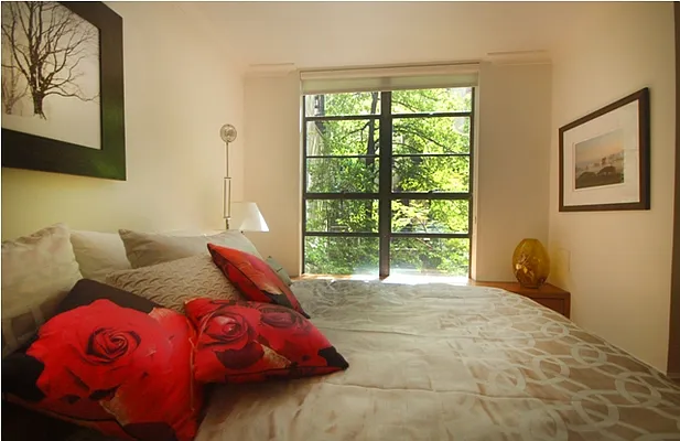 Sold by Mercedes Berk | media 22