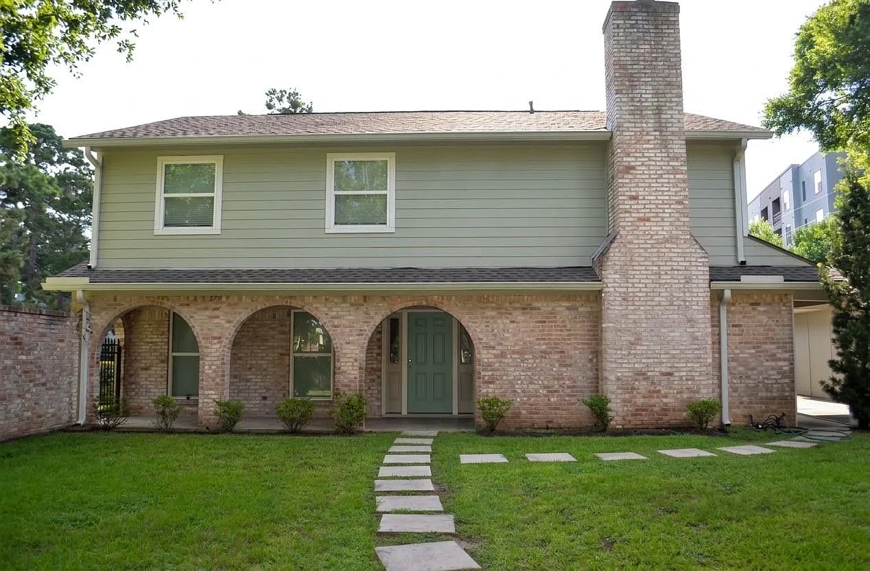 4 bed, 2.5 bath, 2598 sqft, $4,250 — Photo 2