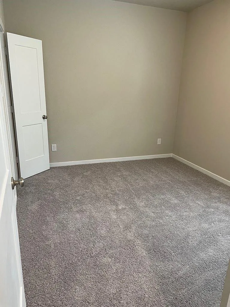 3 bed, 3.0 bath, 2125 sqft, $2,900 — Photo 4