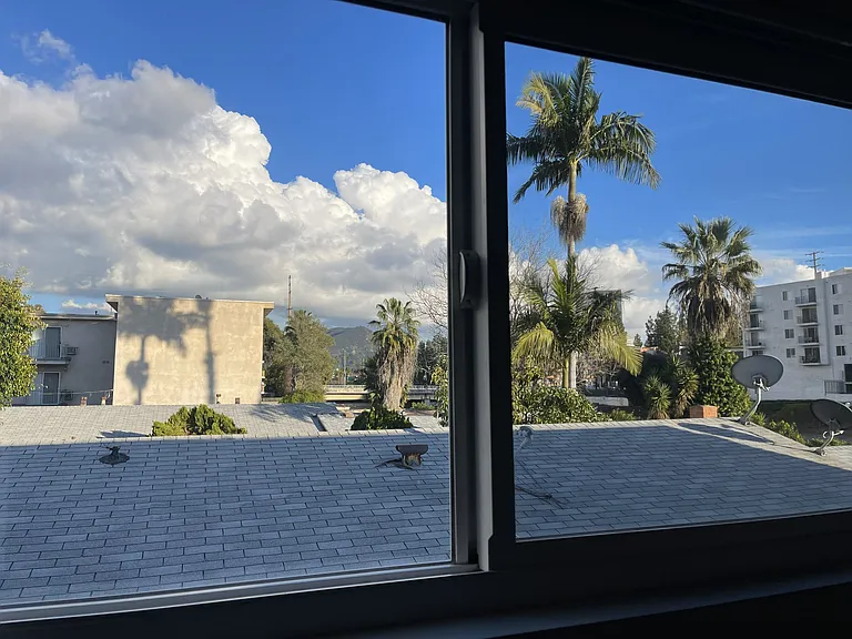 11104 Aqua Vista St — Photo 22