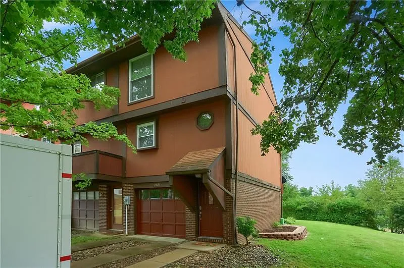 289 Holland Ct photo 1
