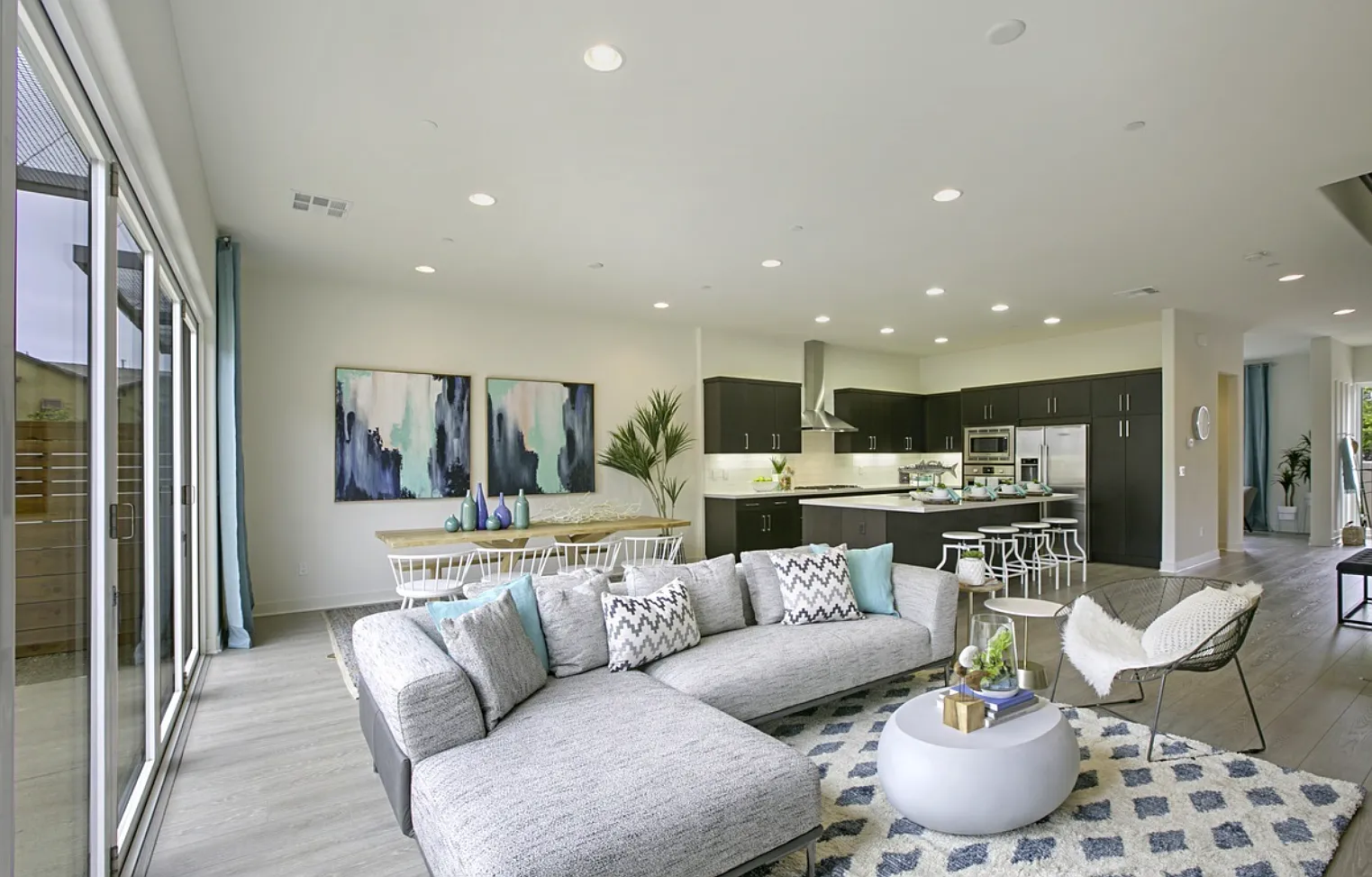 4 bed, 3.5 bath, 2612 sqft, $6,900 — Photo 4