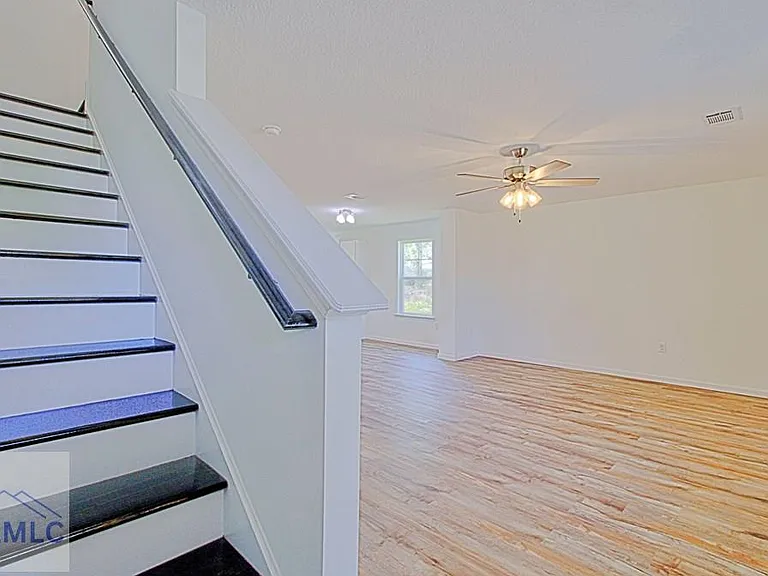 89 Horse Creek Rd NE #B — Photo 2