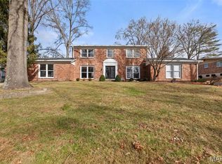 14121 Parliament Dr, Chesterfield, MO 63017