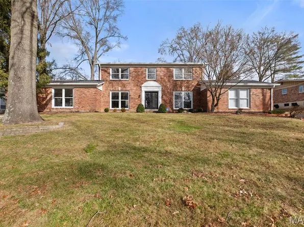 14121 Parliament Dr, Chesterfield, MO 63017