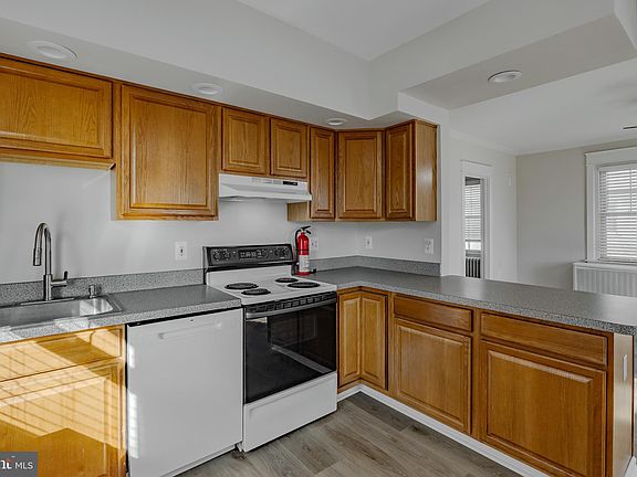 3rd image of 1210 W Darby Rd