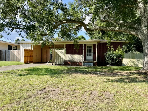 6552 College Dr, Milton, FL 32570