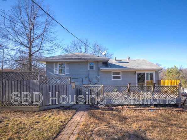 8101 NE Tullis Dr, Kansas City, MO 64119