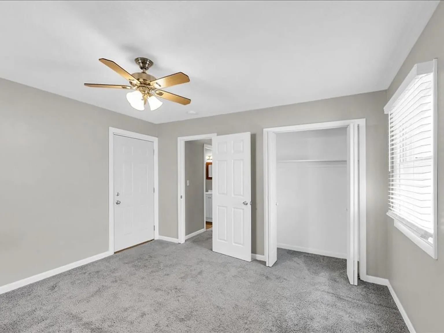 335 Riley — Photo 2