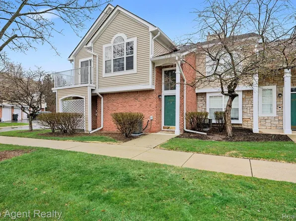 56192 Troon Dr N, Utica, MI 48316