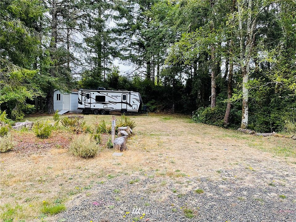 1st image of 860 Discovery Ave SE