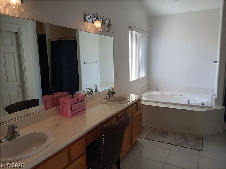 546 Elsie Ln — Photo 12