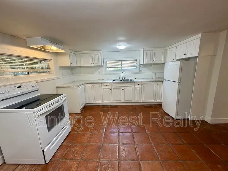 1230B Ethel St — Photo 1