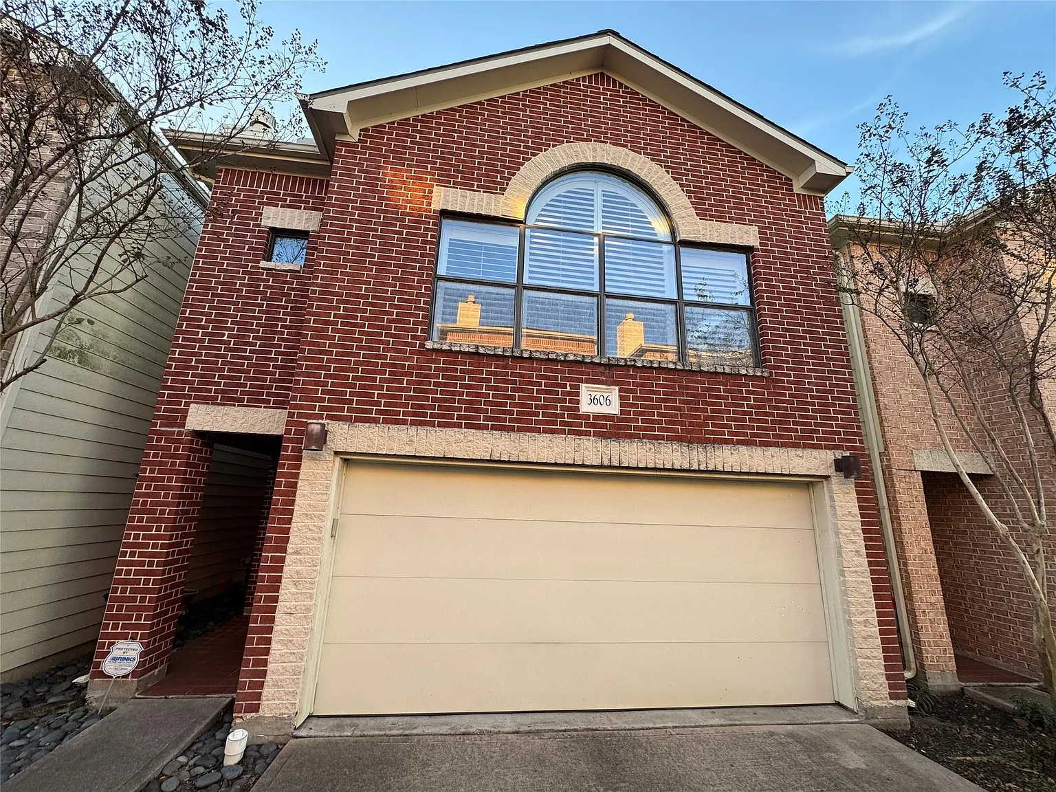 3 bed, 2.5 bath, 1862 sqft, $2,499 — Photo 2