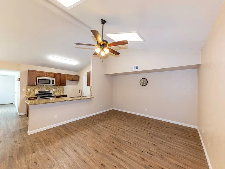 4603 Chapman St — Photo 7