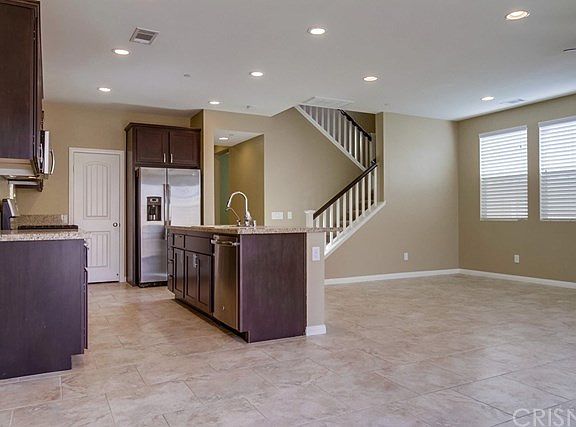 4th image of 26833 Albion Way