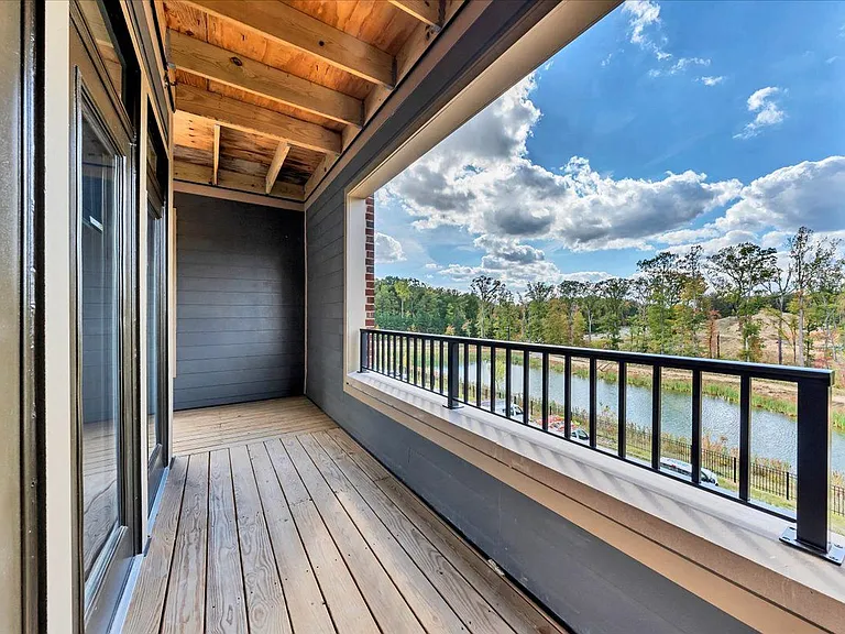 Luxe 360 on Centerpointe — Photo 32
