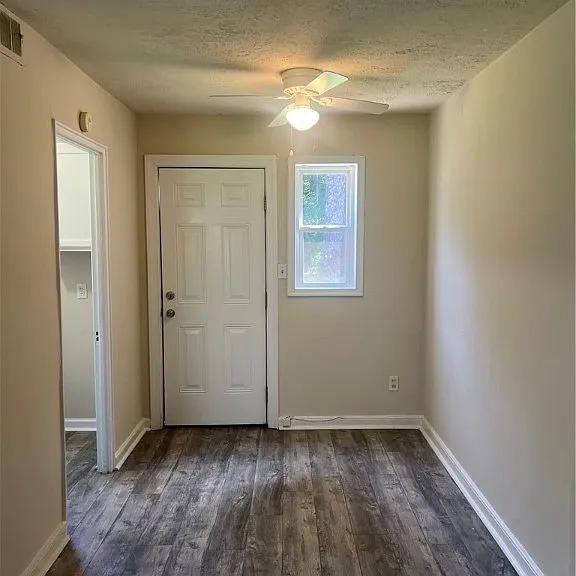 301 Monticello Dr — Photo 4