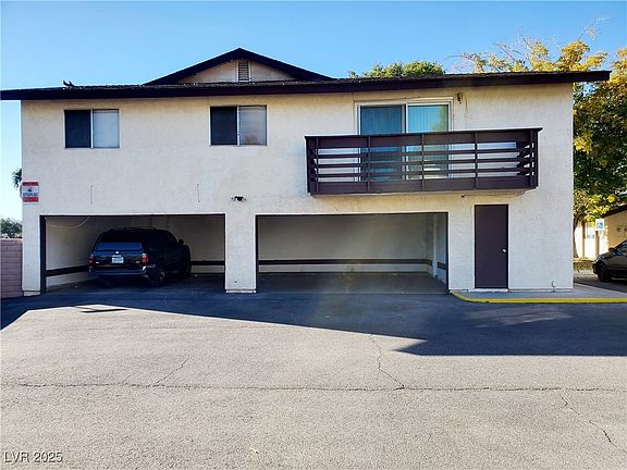 3rd image of 2341 Canfield Dr Unit B