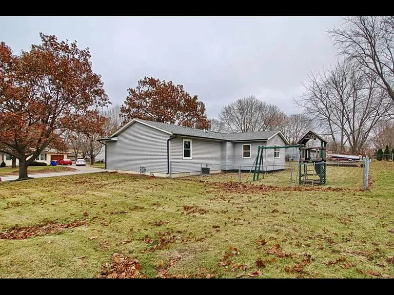 25 Hackberry St — Photo 3