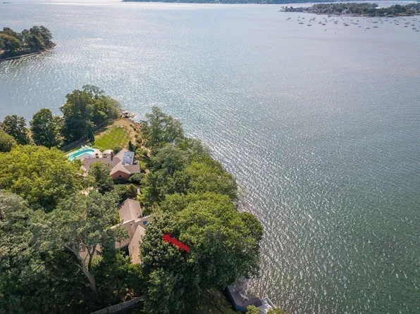 9 Elm Top Ln, Beverly, MA 01915