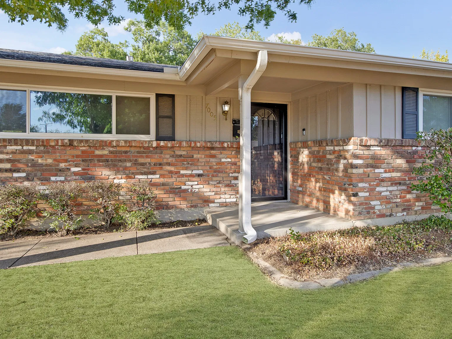 3 bed, 1568 sqft, $2,295 — Photo 2
