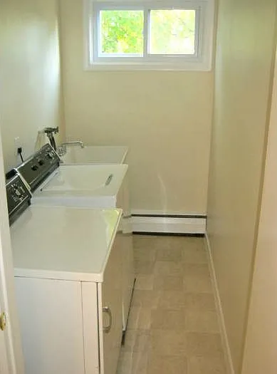 Washer/Dryer Hookups