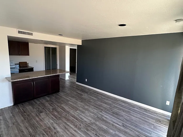 89 Acoma Blvd N #3 — Photo 4