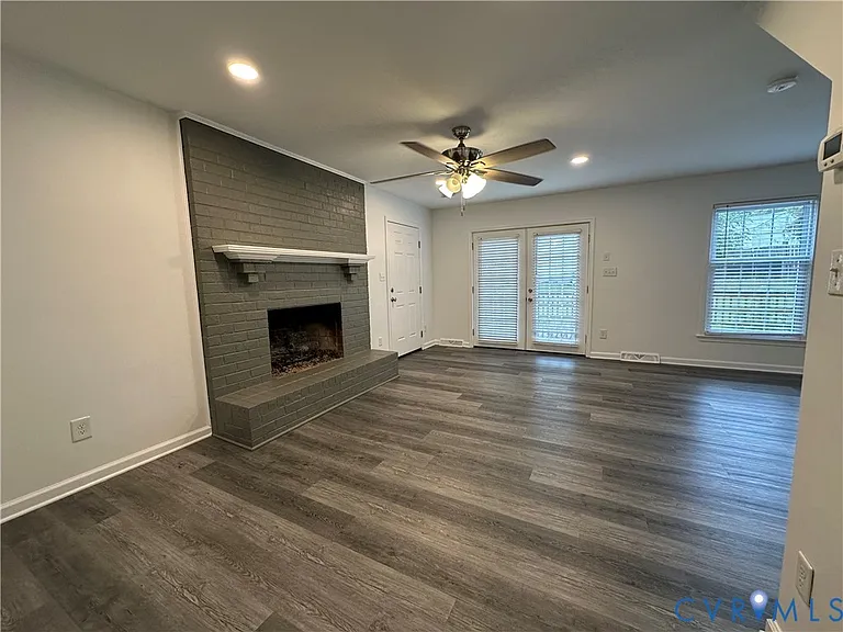 111 Lakeside Dr — Photo 4