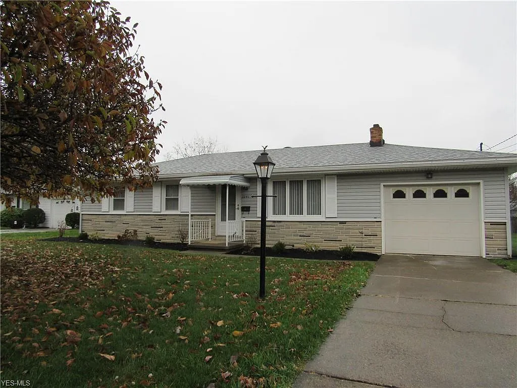 2241 Breezewood Dr photo 1