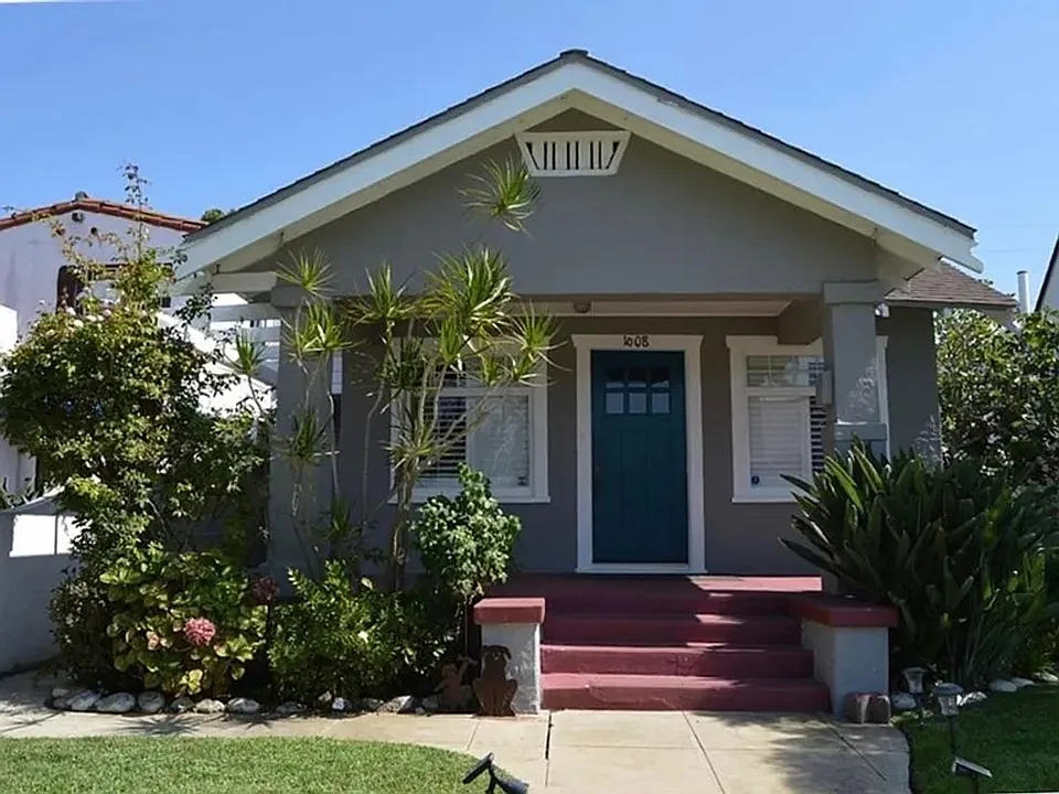 1608 Post Ave