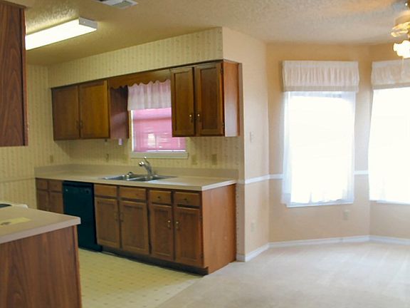 4th image of 1221 Rivercrest Dr