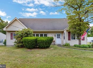 318 Linden Ln, Mount Laurel, NJ 08054