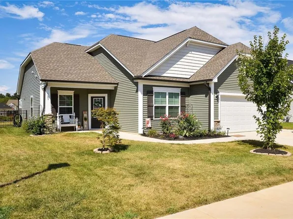 121 Moravian Ct, Advance, NC 27006